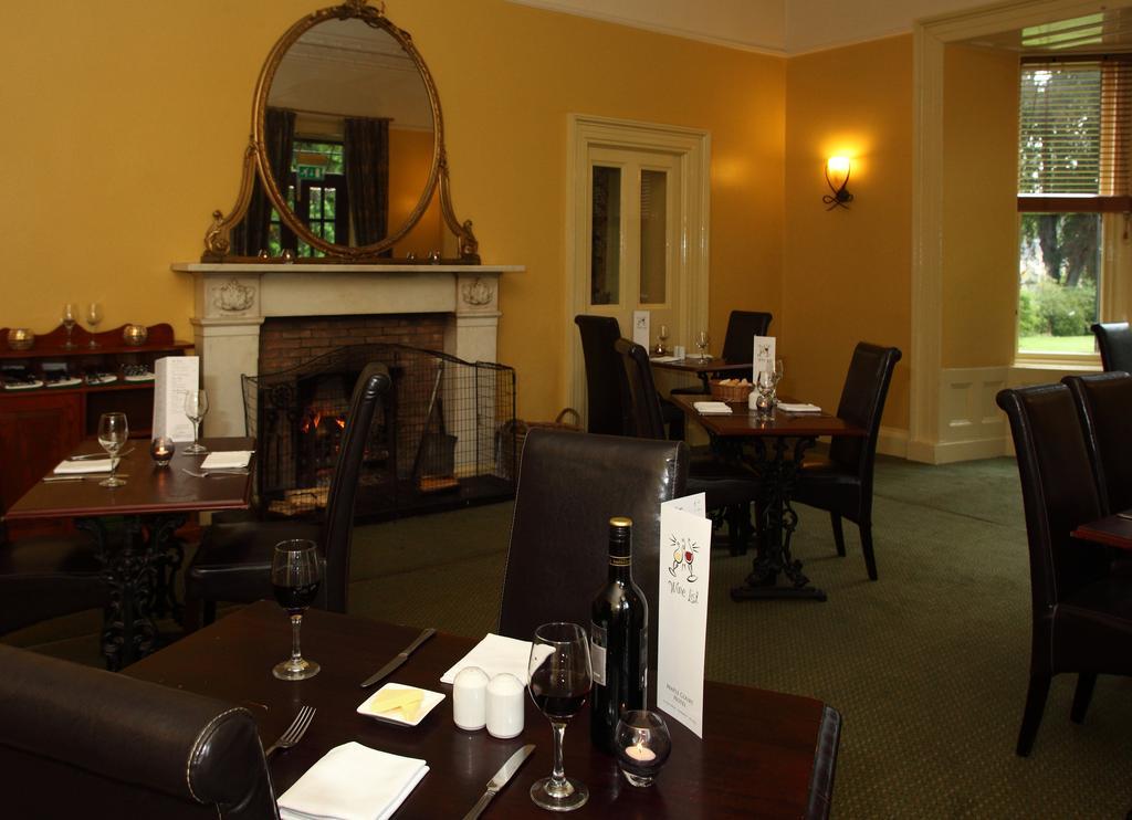 네스 워크 호텔 인버네스 외부 사진 The restaurant at The Old Vicarage
